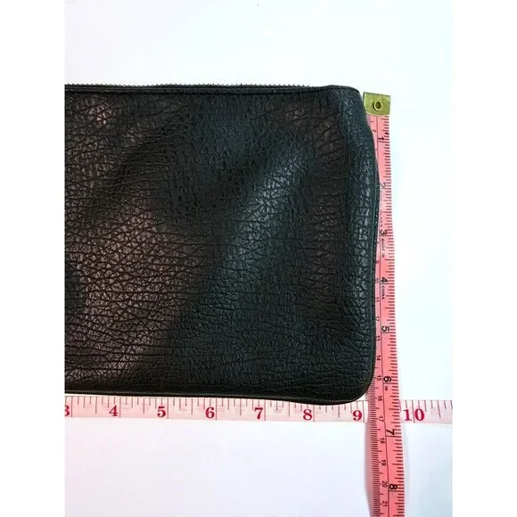 Free People Vegan Pebbled Leather Pouch Black Zip Grommet Clutch Cosmetic Travel - Picture 5 of 6